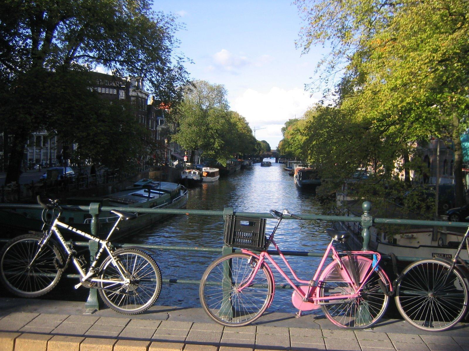 Dicas de viagem Amsterdã_canal_Viajando Bem
