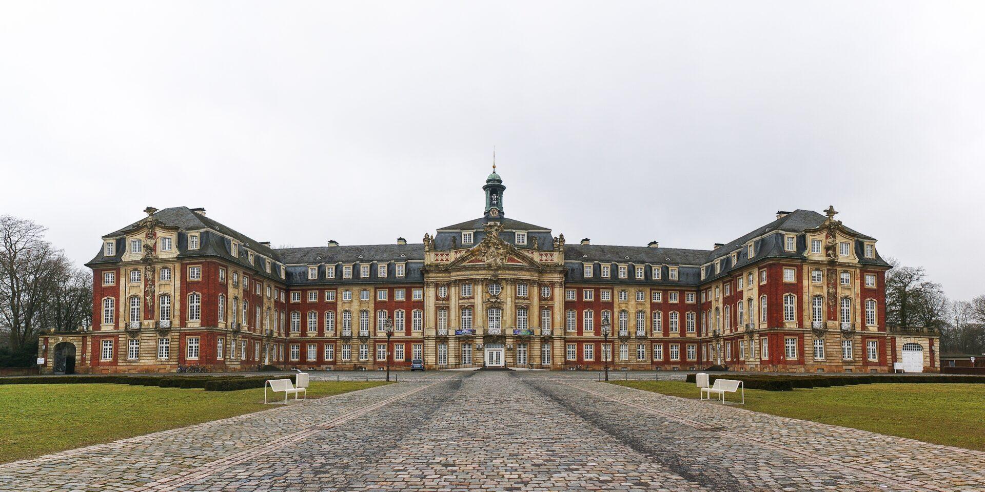 Münster_Fürstbischöfliches_Schloss_Viajando Bem pela Europa