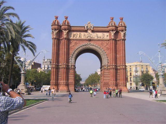 Barcelona_Arc del Triunfo_Viajando Bem pela Europa