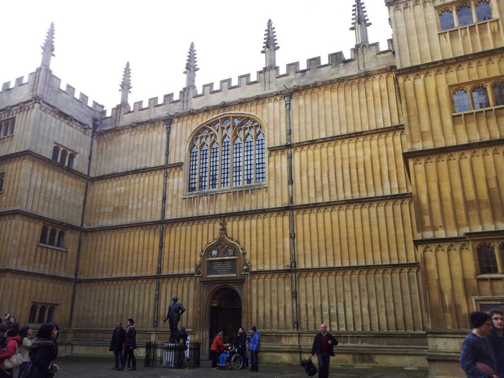 07 Oxford Fachada da Bodleian Library, a principal biblioteca de Oxford