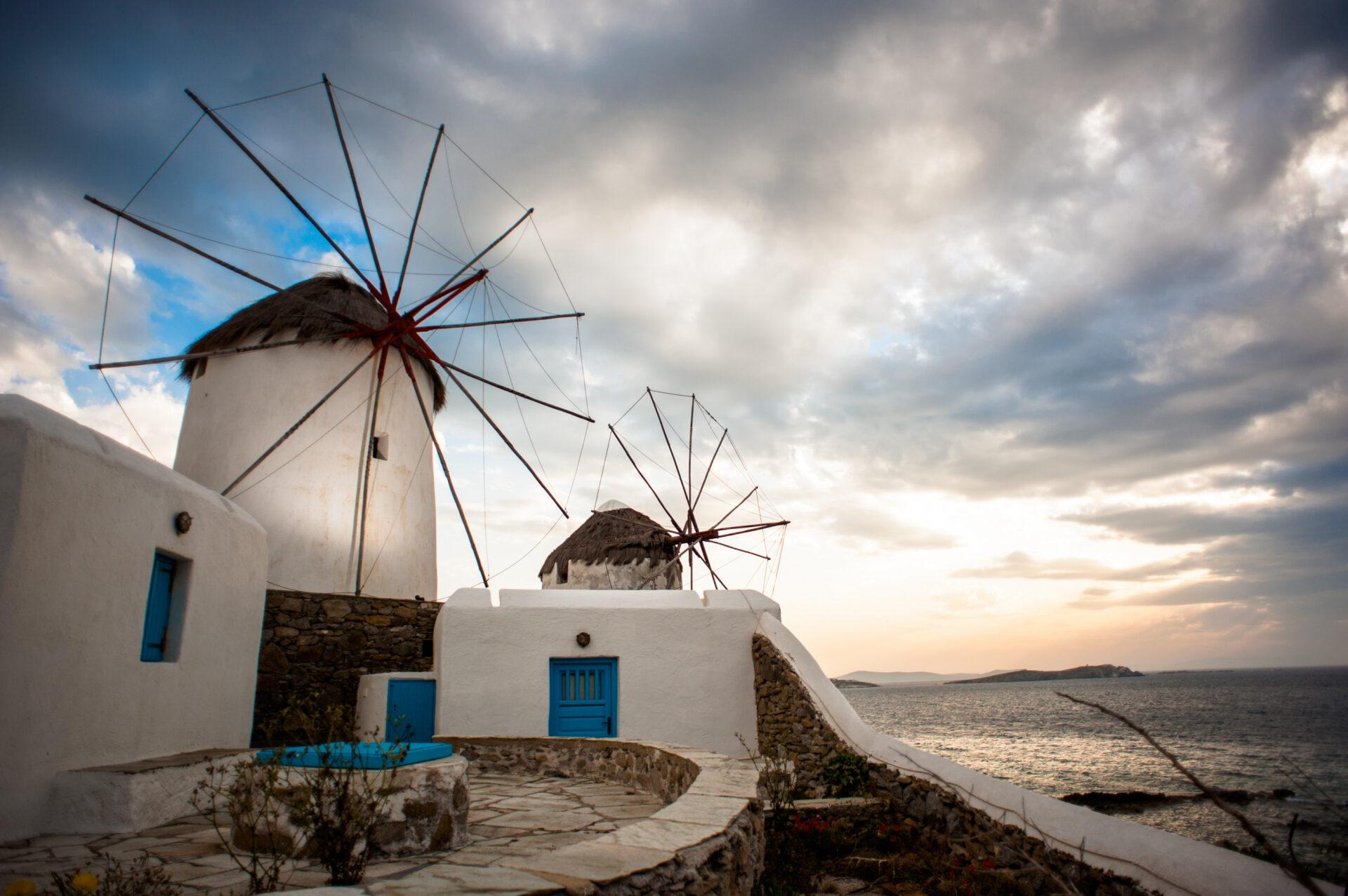 Mykonos_Windmills_Viajando Bem pela Europa