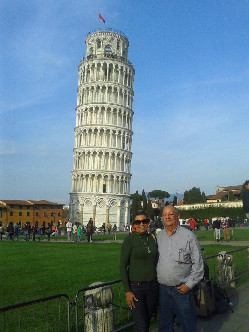 Europa na melhor idade_casal em Pisa_Viajando Bem