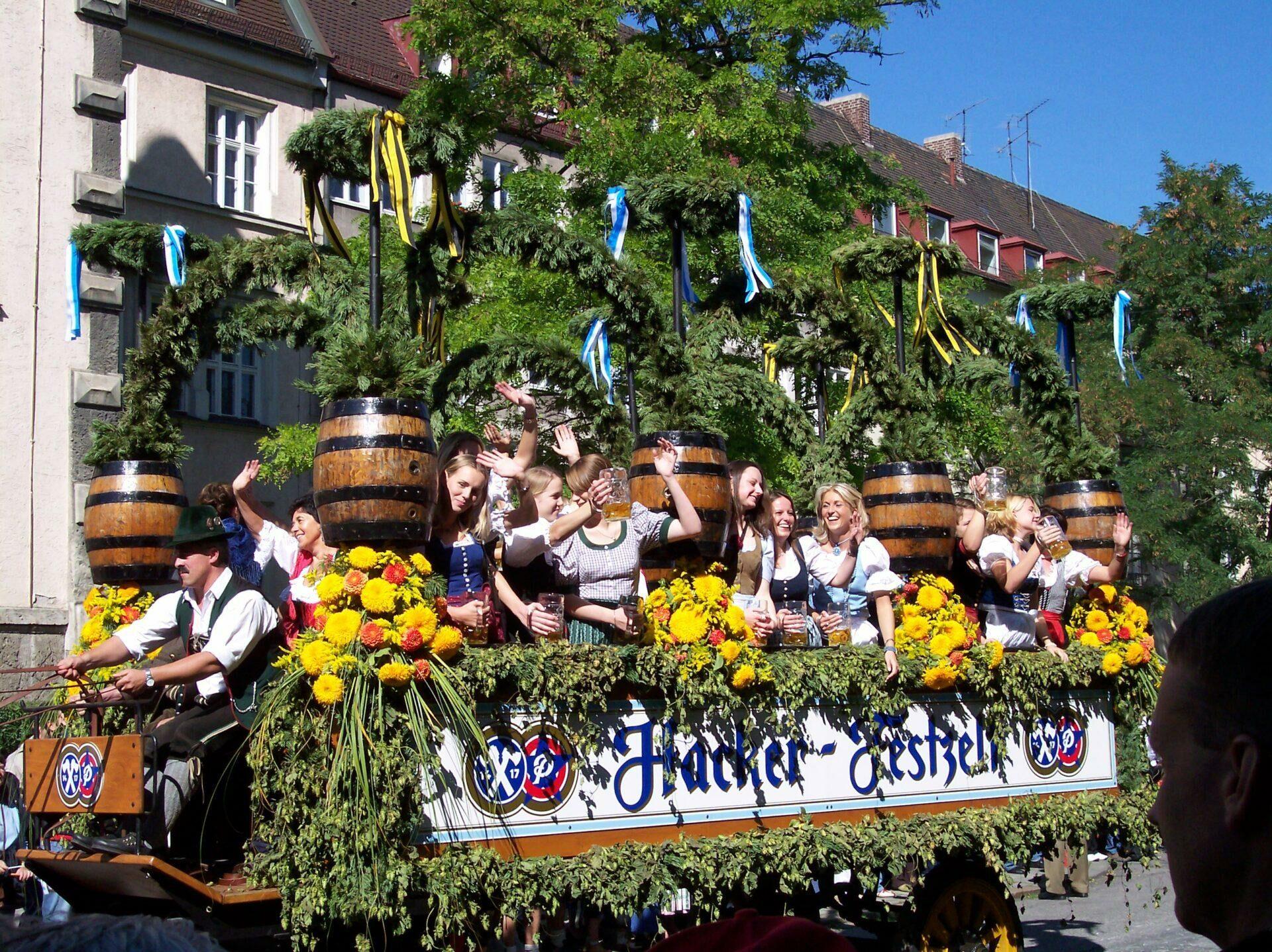 Dicas para curtir a Oktoberfest na Alemanha_passeata_Viajando Bem