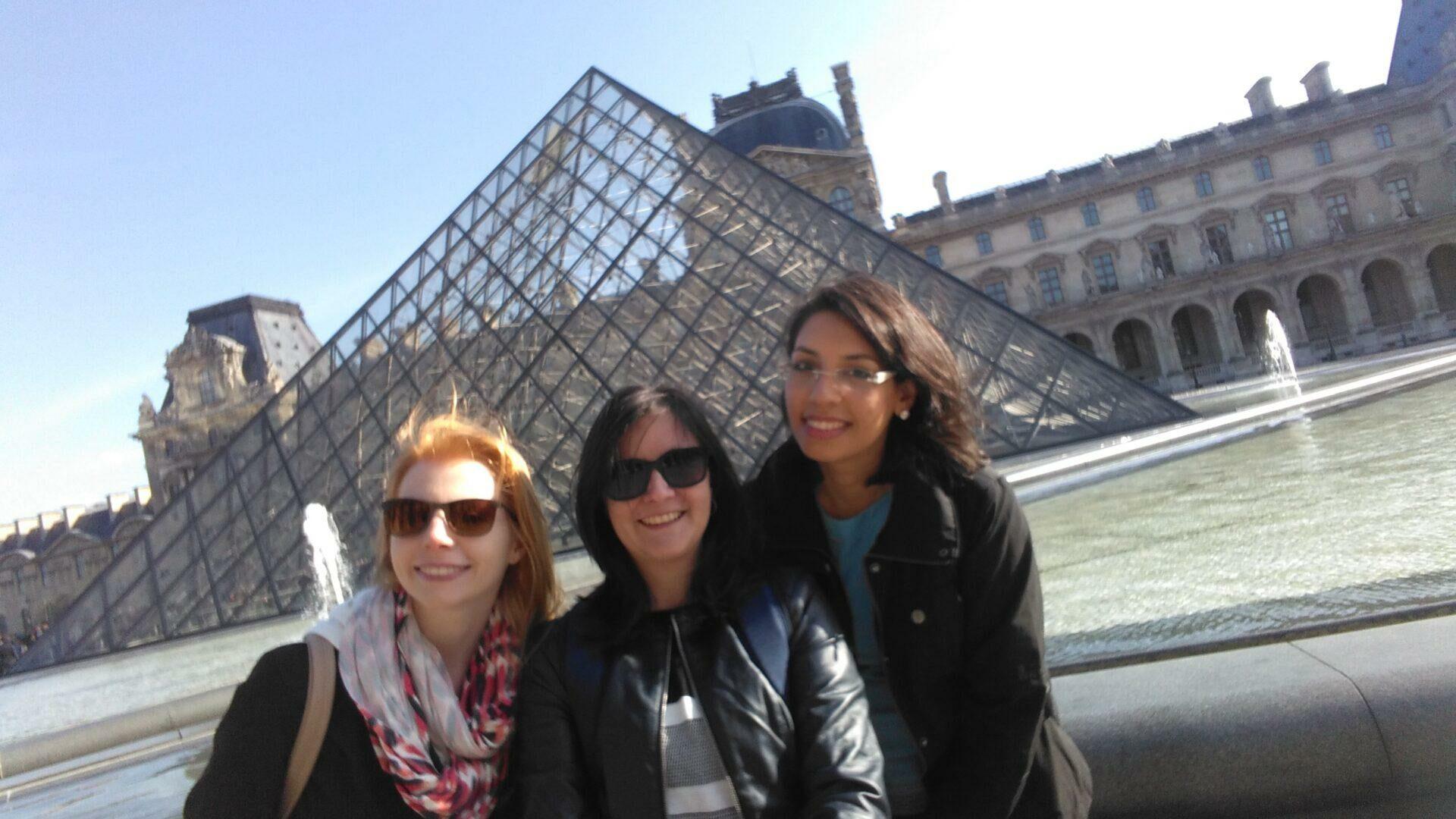 Viajando com amigas pela Europa_Louvre_Viajando Bem