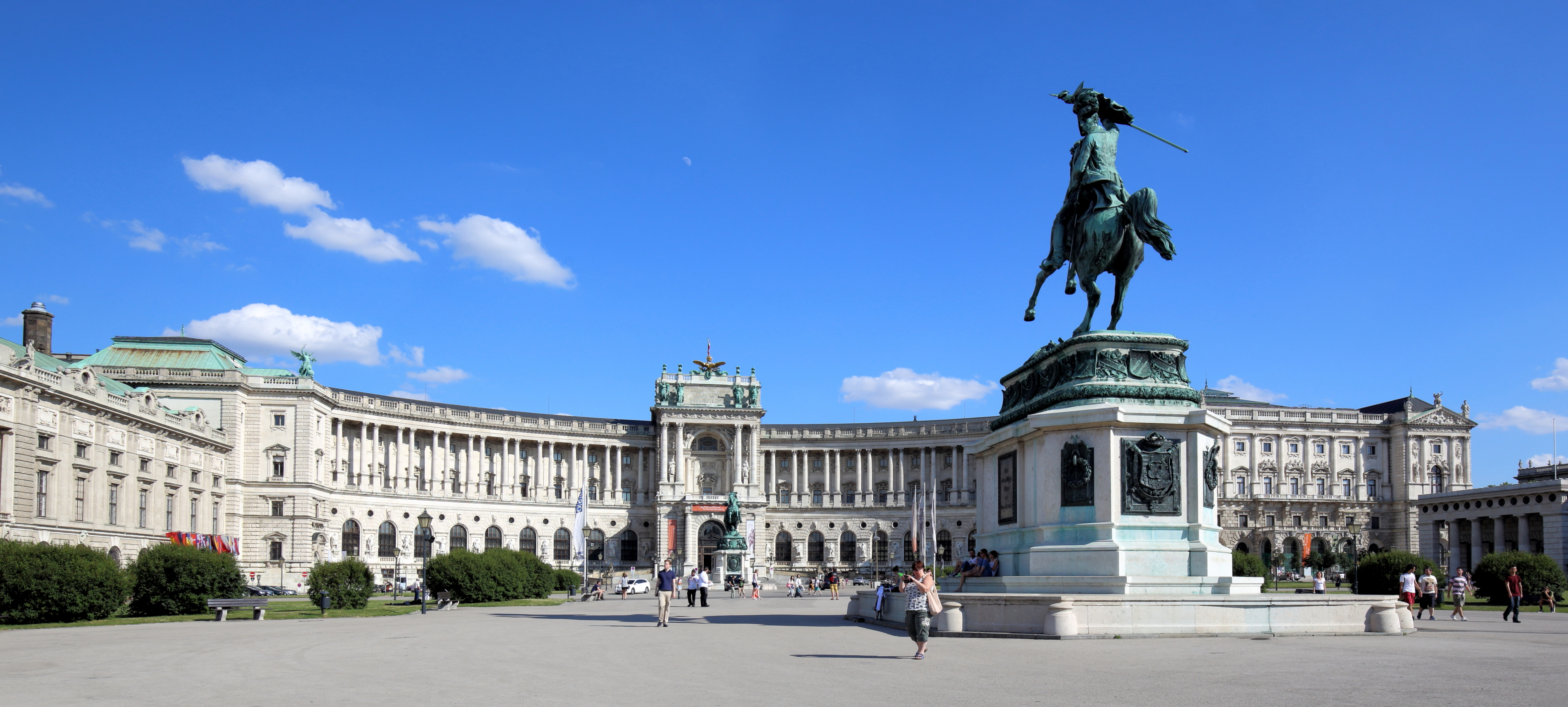Roteiro pelo Centro Histórico de Viena_Heldenplatz_Viajando Bem
