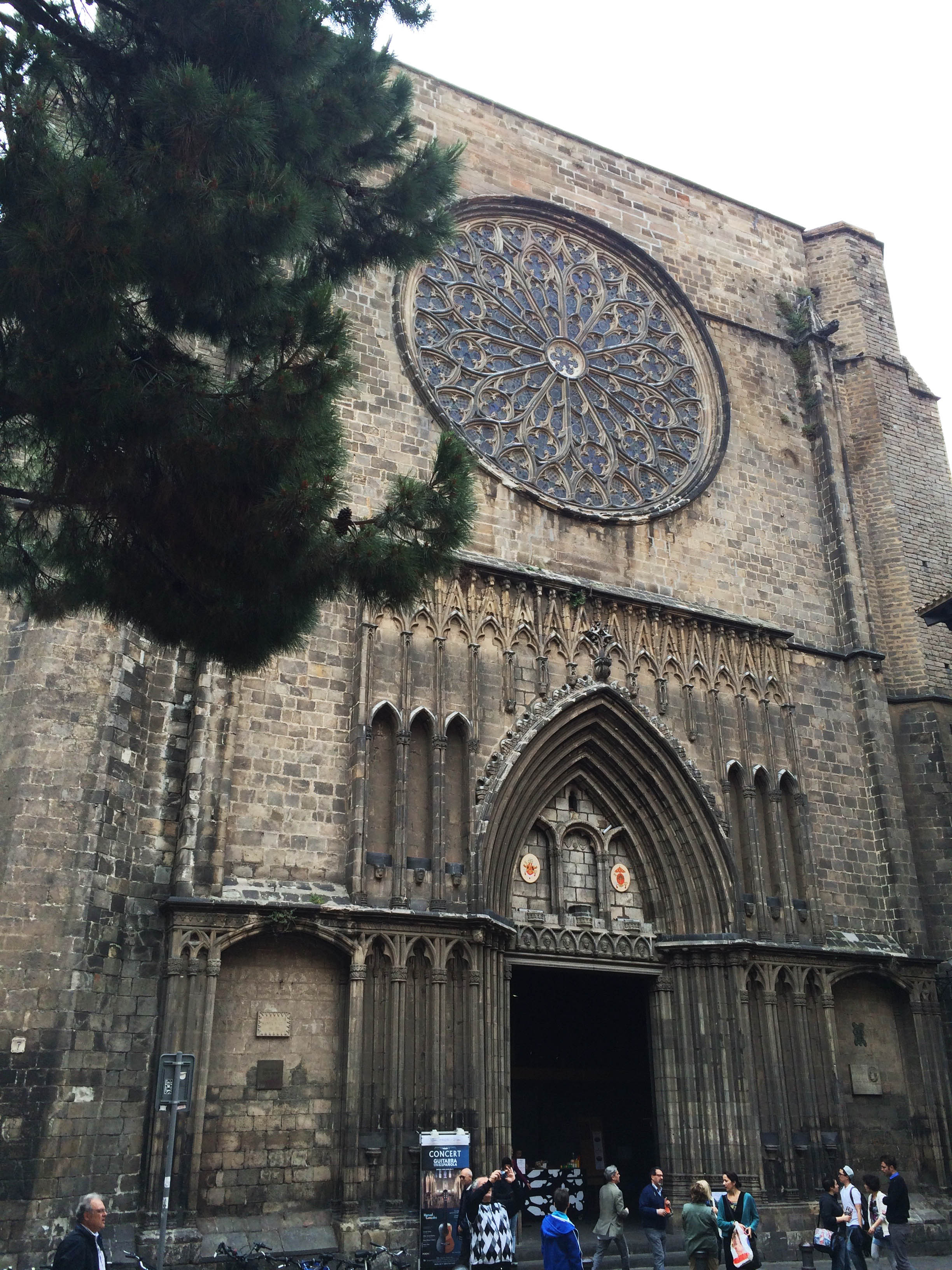 Atrações imperdíveis do Bairro Gótico de Barcelona_Santa Maria Pi_Viajando Bem