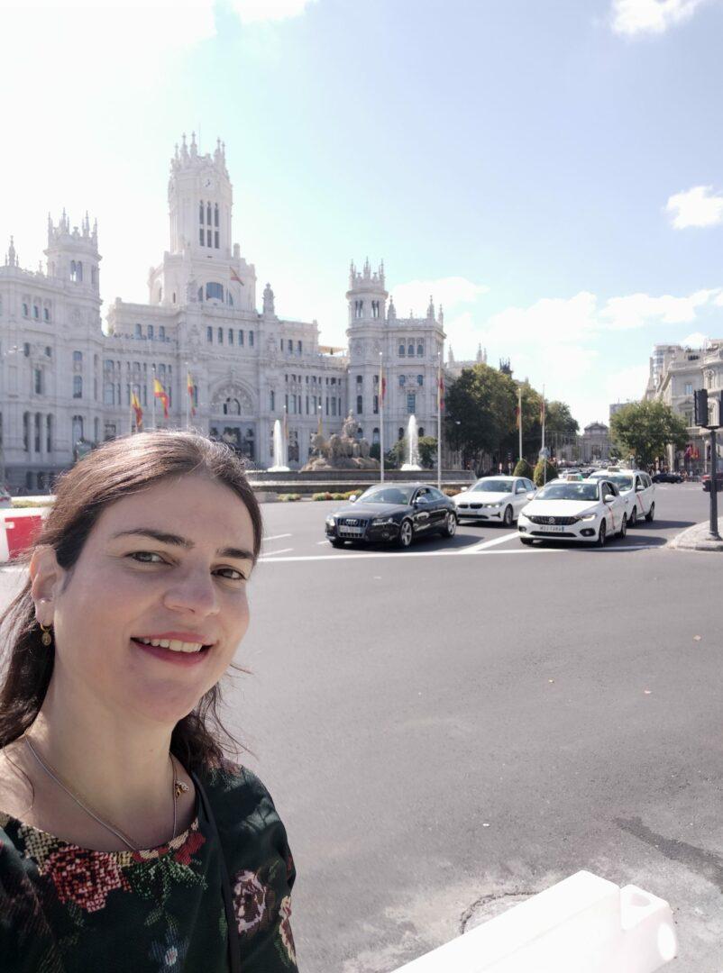 Guia que fala português em Madri conheça a cidade com os serviços da Juliana