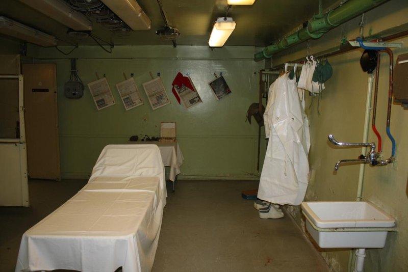 turismo em praga: bunker que hoje é museu da guerra fria
